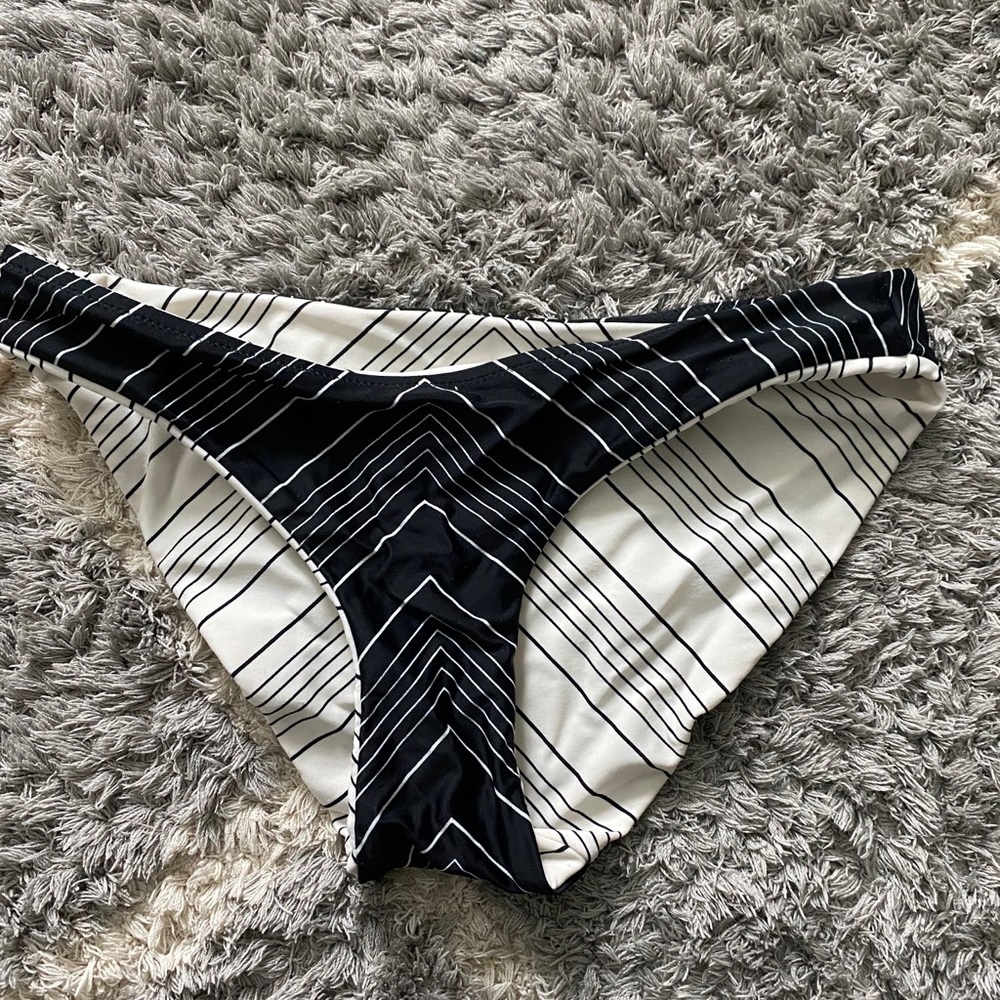 Athleta Reversible bikini bottoms